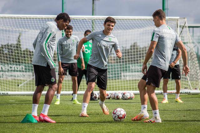 李凯尔0分赵睿17分 中国男篮不敌塞尔维亚