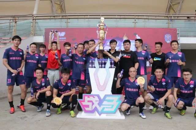 詹姆斯32+7+6福克斯31分 湖人险胜国王3连胜